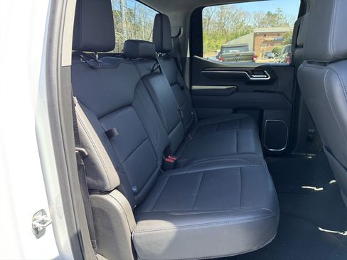 Used 2025 GMC Sierra 1500 SLT image 15