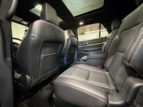 Used 2018 Ford Explorer Platinum AWD/4WD image 23