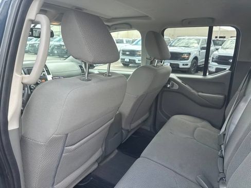 Used 2016 Nissan Frontier SV w/ SV Value Truck Package AWD/4WD image 21