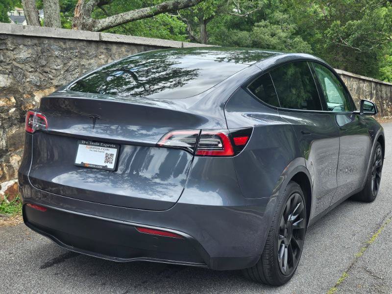 Used 2023 Tesla Model Y AWD image 11