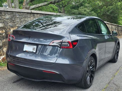 Used 2023 Tesla Model Y AWD image 11