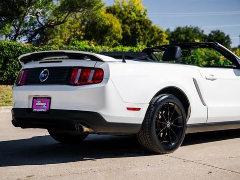 Used 2010 Ford Mustang GT Premium image 50