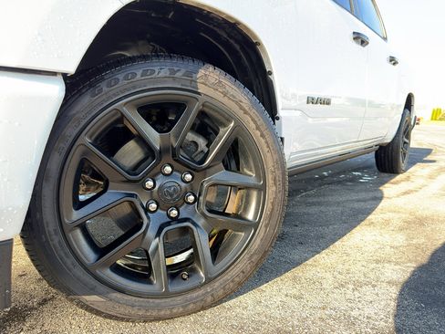 Used 2023 RAM 1500 Laramie AWD/4WD image 9