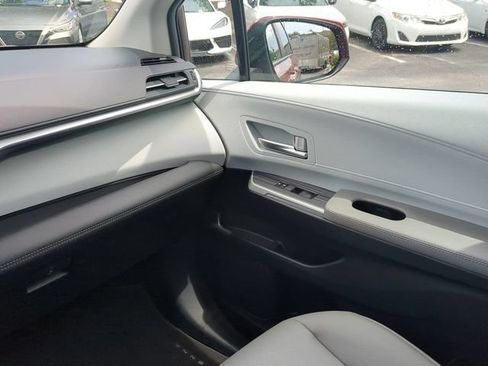 Used 2025 Toyota Sienna XLE FWD image 20