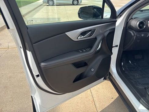 Used 2023 Chevrolet Blazer LT w/ Midnight/Sport Edition FWD image 12