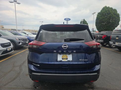 Used 2024 Nissan Rogue SV AWD/4WD image 5