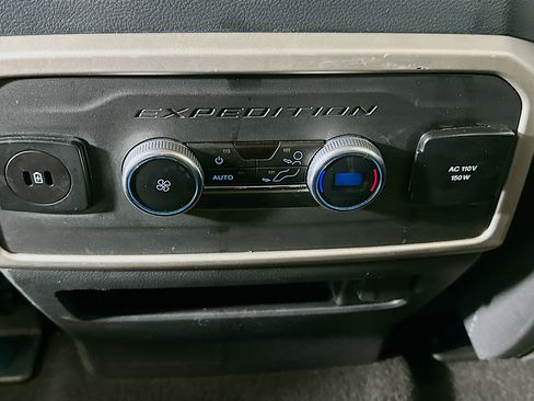 Used 2024 Ford Expedition Max XLT image 26
