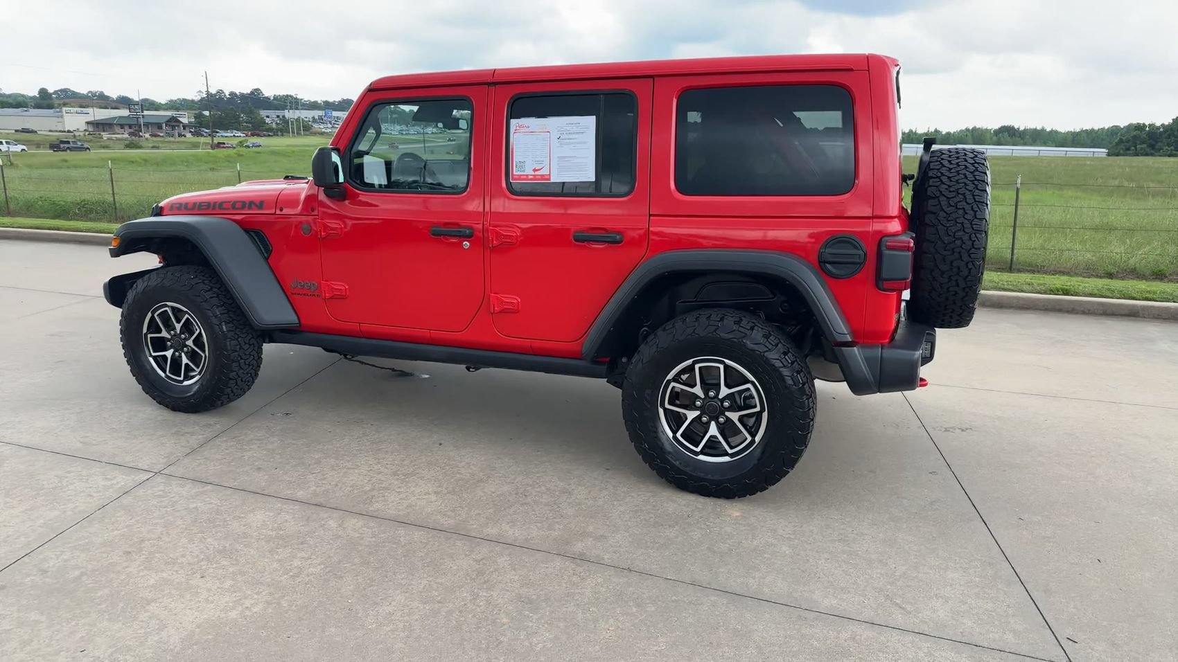 Used 2025 Jeep Wrangler Unlimited Rubicon AWD/4WD image 5