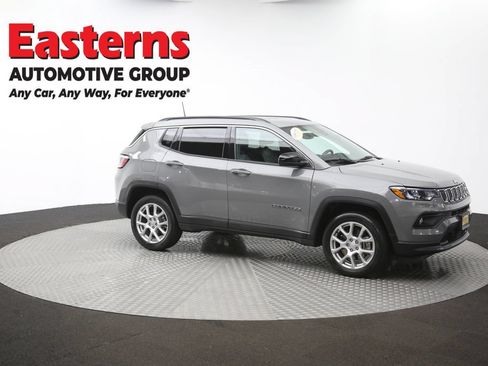 Used 2023 Jeep Compass Latitude AWD/4WD image 46