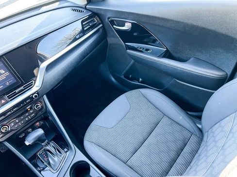 Certified 2022 Kia Niro LXS w/ Digital Cluster Package image 14