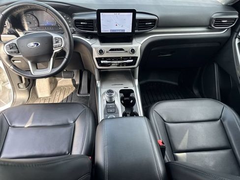 Used 2021 Ford Explorer XLT w/ Equipment Group 202A AWD/4WD image 28