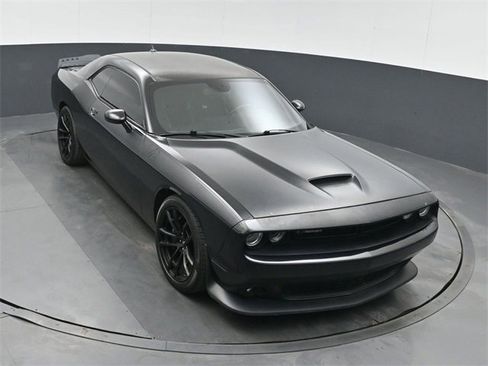 Used 2018 Dodge Challenger T/A image 37