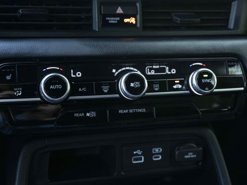 Used 2025 Honda Pilot Sport image 33