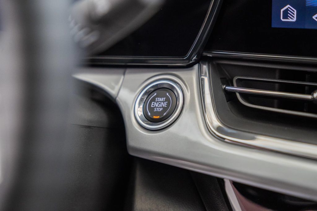 New 2026 Chevrolet Trax LT w/ Sunroof Package FWD image 21