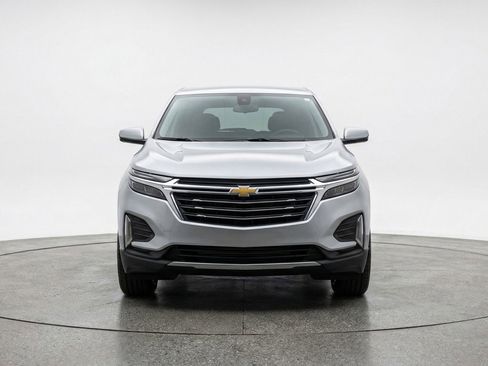 Used 2025 Chevrolet Equinox LT FWD image 2
