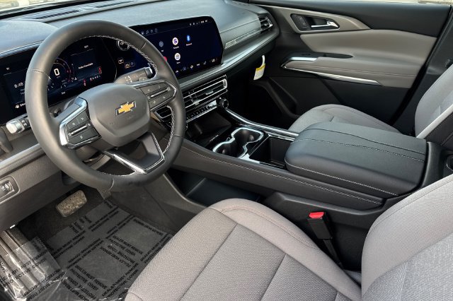 New 2027 Chevrolet Traverse LT w/ Sun and Wheel Package FWD image 16
