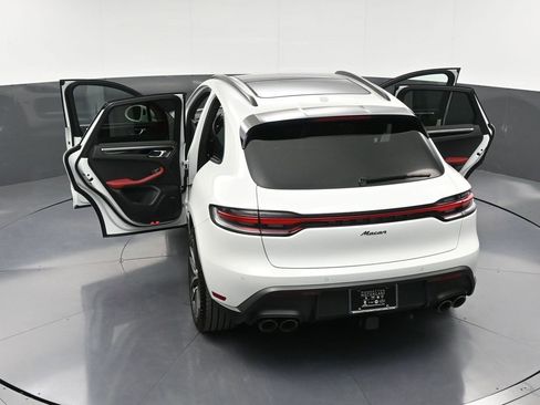 Certified 2025 Porsche Macan image 35