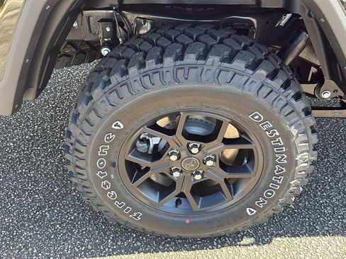 New 2025 Jeep Gladiator Willys image 10