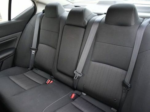 Used 2025 Nissan Altima 2.5 SV FWD image 13