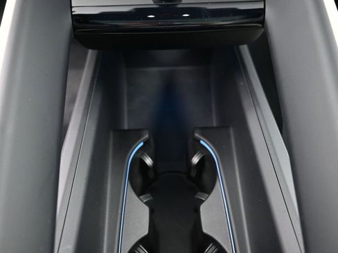 Used 2024 Porsche Macan 4 Electric image 25