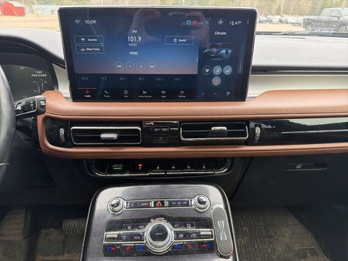 Used 2022 Lincoln Nautilus Reserve AWD/4WD image 25