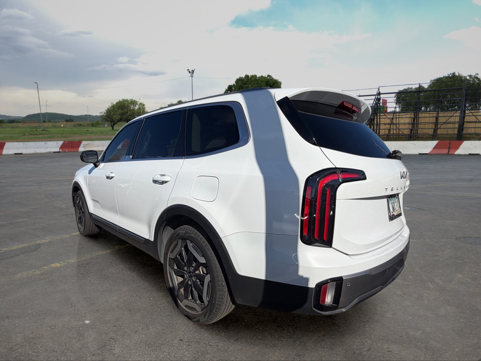 Certified 2025 Kia Telluride EX FWD image 4