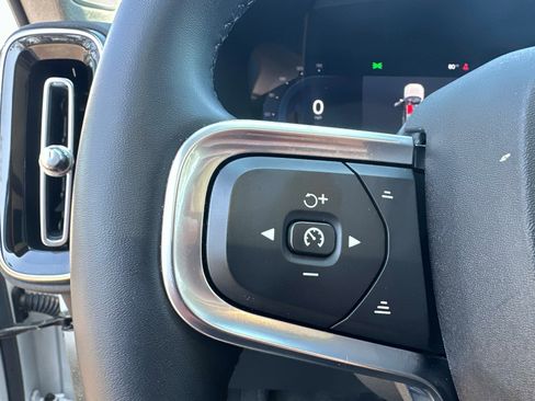 Certified 2025 Volvo XC40 B5 Core image 27