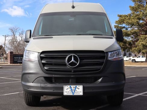 Used 2024 Mercedes-Benz Sprinter 2500 image 13