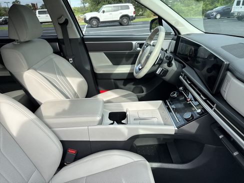 Used 2025 Hyundai Santa Fe SEL AWD/4WD image 33