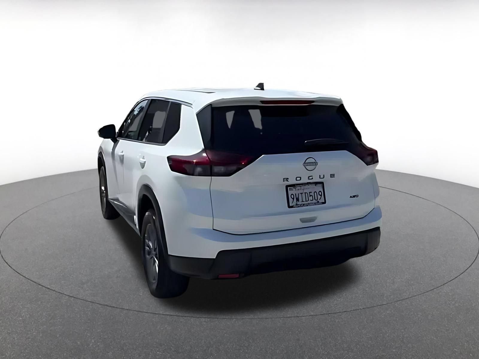 Used 2026 Nissan Rogue SV AWD/4WD image 10