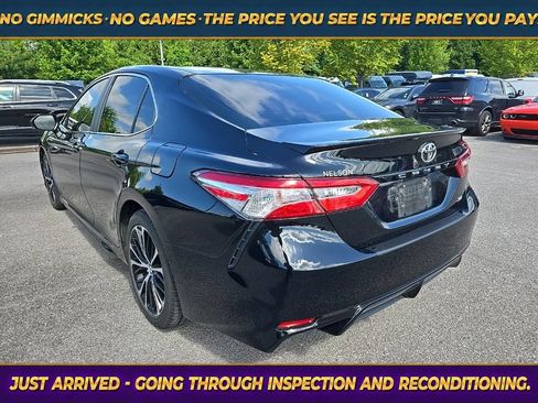 Used 2018 Toyota Camry SE w/ Convenience Package FWD image 5