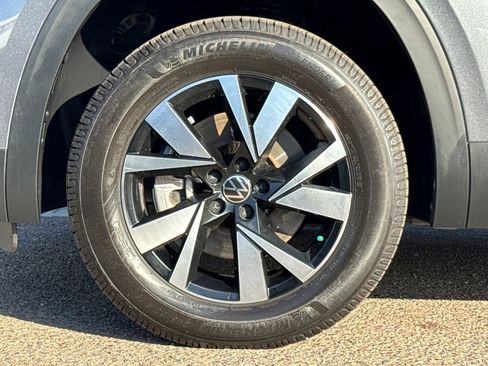 Used 2022 Volkswagen Atlas Cross Sport SE image 25