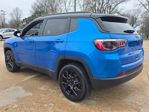 Used 2023 Jeep Compass Latitude image 14