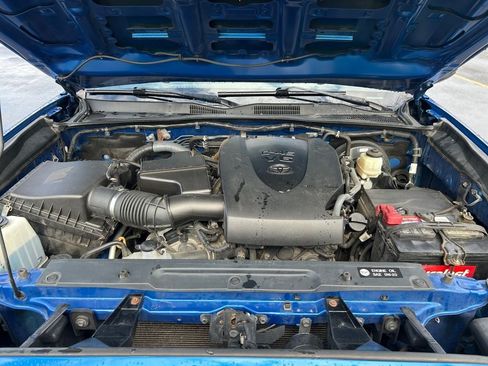 Used 2017 Toyota Tacoma TRD Sport w/ Exterior Package AWD/4WD image 30