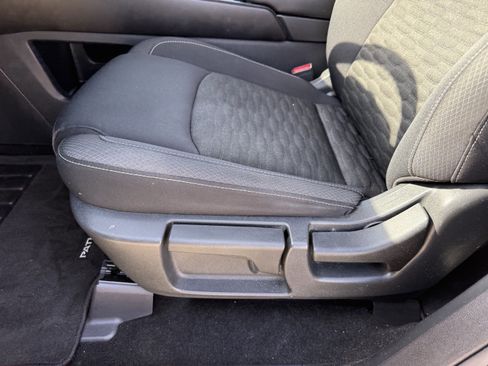 Used 2022 Nissan Pathfinder S image 26