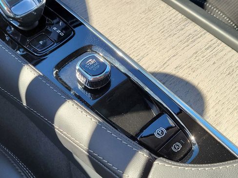 Certified 2025 Volvo XC90 T8 Ultra image 24