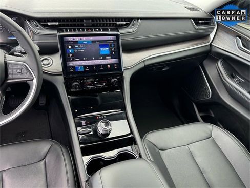 Used 2023 Jeep Grand Cherokee Limited w/ Black Appearance Package image 10