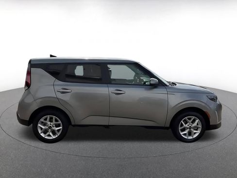 Used 2025 Kia Soul LX w/ LX Technology Package image 16