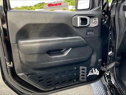 Used 2023 Jeep Gladiator Overland image 17