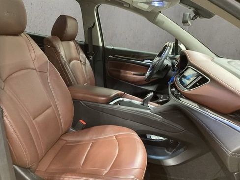 Used 2019 Buick Enclave Avenir w/ Avenir Technology Package image 18