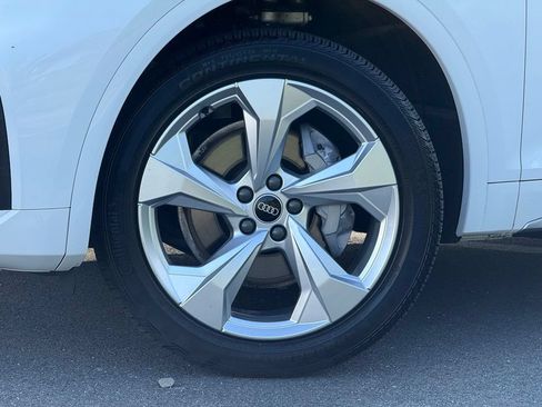 Used 2021 Audi Q5 2.0T Premium Plus w/ Premium Plus Package AWD/4WD image 2
