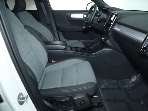 Used 2024 Volvo XC40 B5 Core image 36