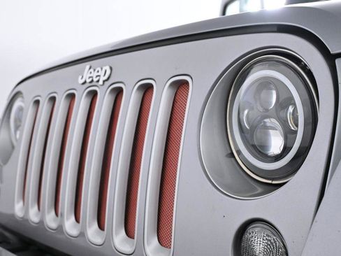 Used 2016 Jeep Wrangler Unlimited Sahara image 15