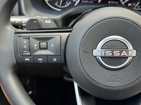 Used 2022 Nissan Rogue SV FWD image 19