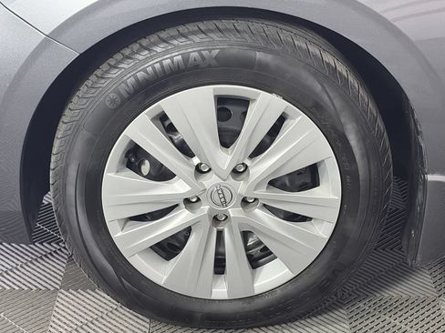 Used 2024 Nissan Sentra S FWD image 9