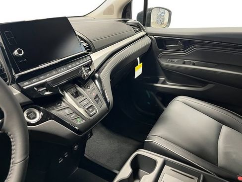 New 2026 Honda Odyssey Touring image 15