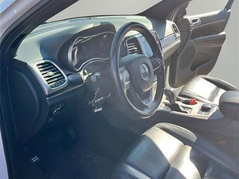 Used 2019 Jeep Grand Cherokee Limited AWD/4WD image 16