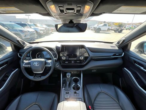 Certified 2022 Toyota Highlander XSE image 12
