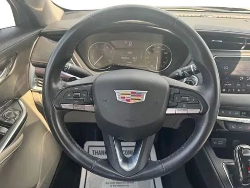 Used 2022 Cadillac XT4 Luxury w/ Cold Weather Package FWD image 23