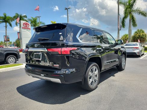 Used 2025 Toyota Sequoia Capstone AWD/4WD image 11